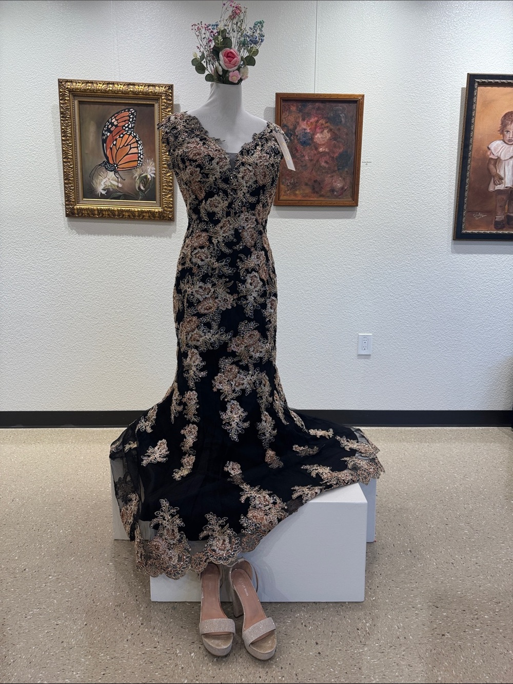 NWT Black & Gold Lace Appliqué Mermaid Dress